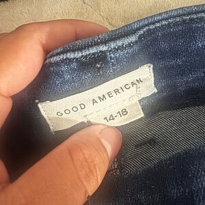 Good American Always Fits jeans